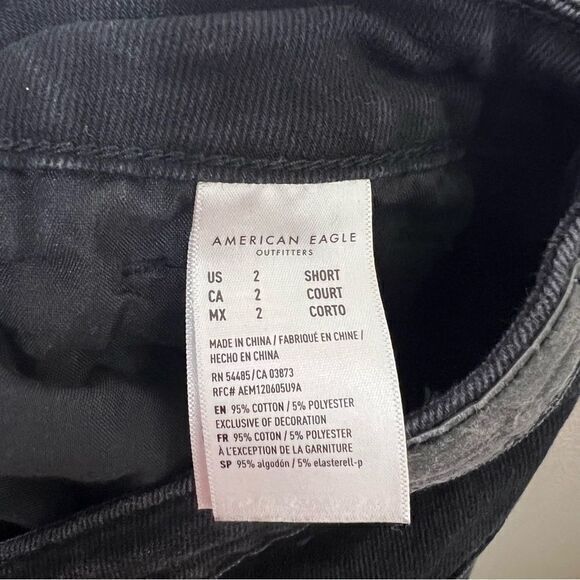 American Eagle Black High Rise‎ Distressed Mom Jeans Women's Size 2 Short - Picture 5 of 8
